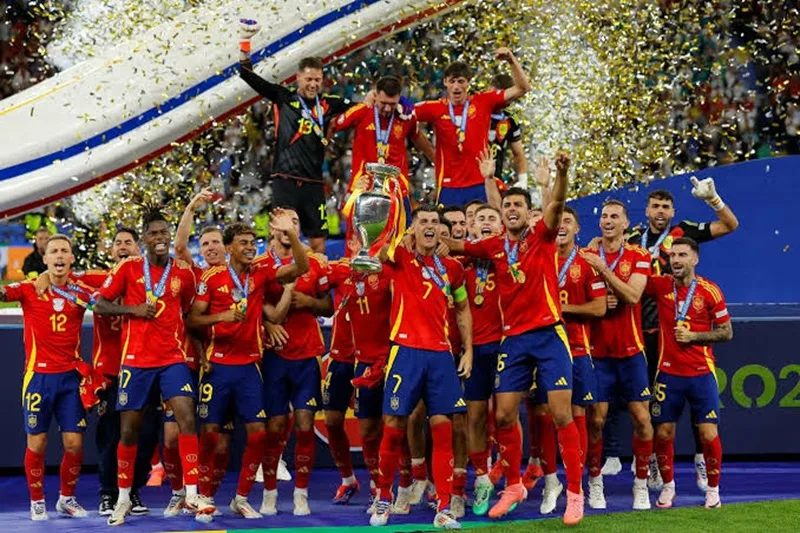 Đội tuyển Tây Ban Nha ăn mừng chức vô địch EURO 2024, chính thức vươn lên độc chiếm kỷ lục 4 lần đăng quang.