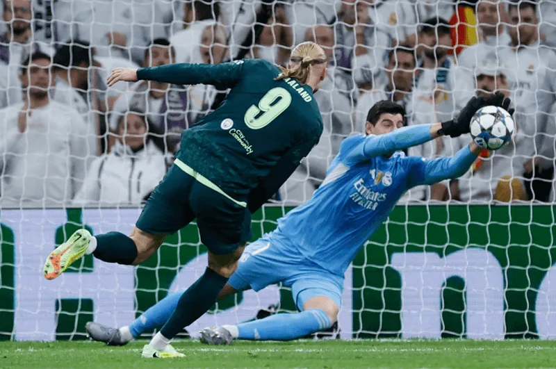 Thibaut Courtois – Bức tường thành cao 2m00 vững chắc trong khung gỗ.