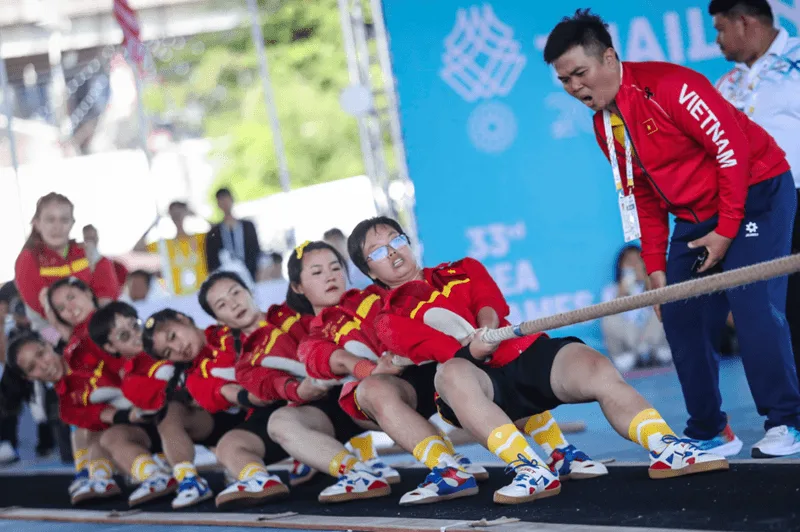Khối đội hình đồng đều và sự phối hợp nhịp nhàng giữa các thành viên