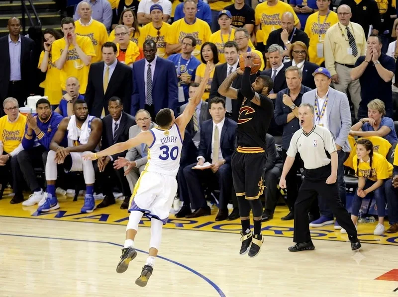 Cú ném ba điểm của Kyrie Irving góp phần tạo nên chức vô địch NBA 2016