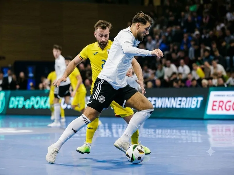 Trận futsal tiêu chuẩn gồm hai hiệp, mỗi hiệp 20 phút thời gian thực