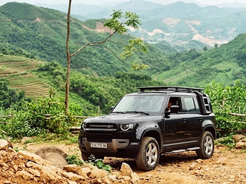 Vượt dốc off road cần giữ tốc độ thấp và chọn hướng di chuyển phù hợp